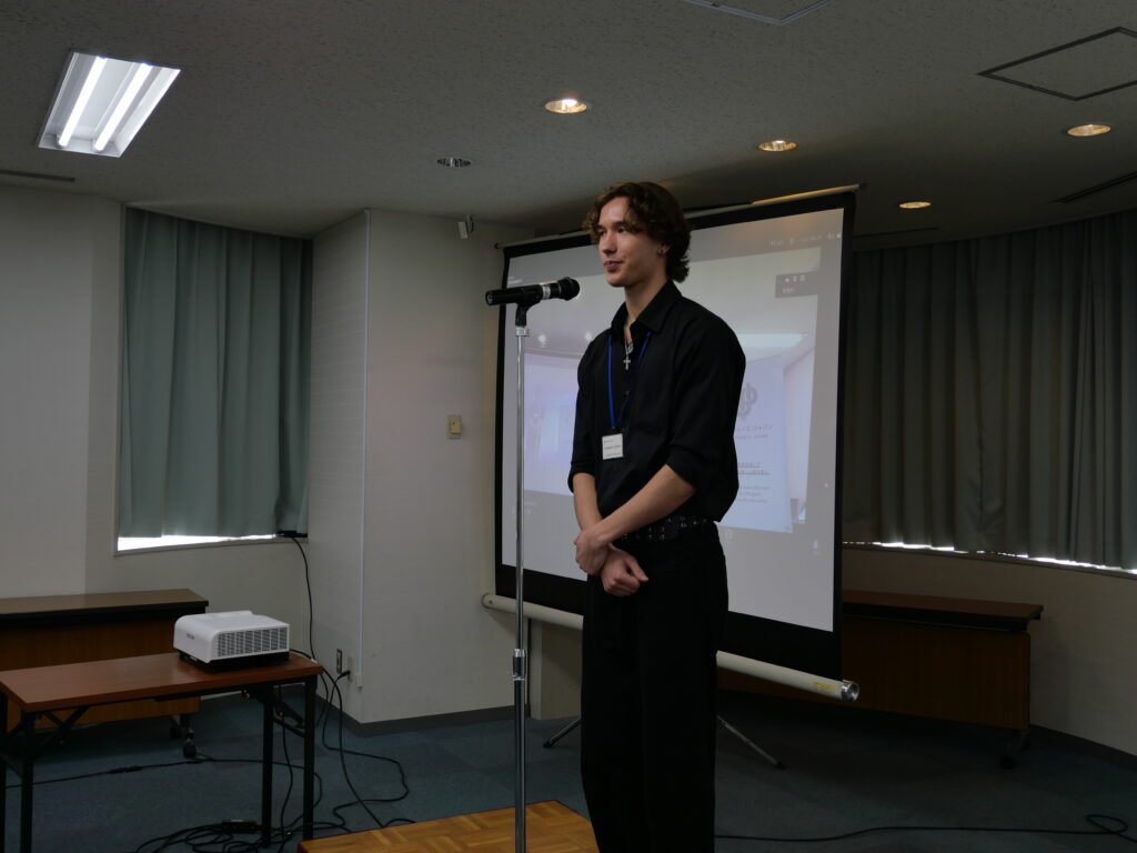 「渡邉利三国際奨学金」授与式 ウクライナ学生のスピーチ